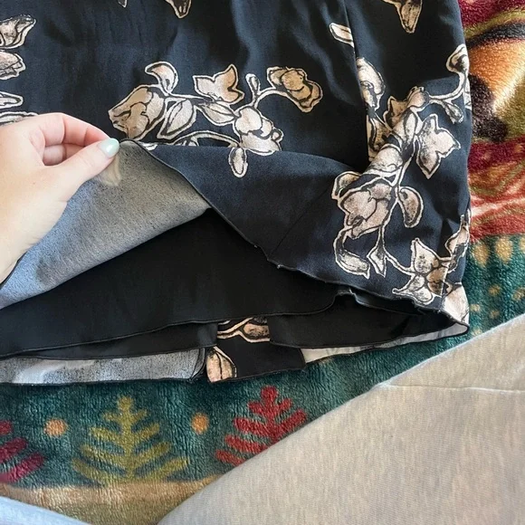 Marc Jacobs Business Casual Floral Cream and Black Midi Skirt - Picture 2 of 4